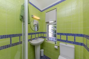 Master En-Suite- click for photo gallery